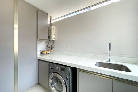 Apartamento à venda com 179m², 3 quartos e 2 vagas Apartamento à venda com 179m², 3 quartos e 2 vagasÁrea de Serviço