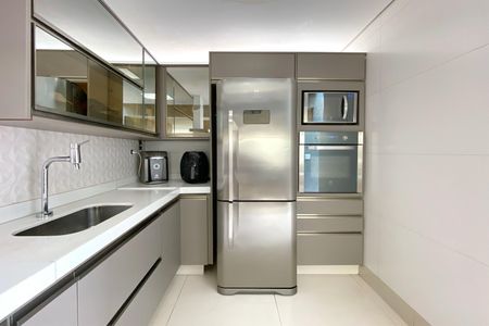 Apartamento à venda com 179m², 3 quartos e 2 vagas Apartamento à venda com 179m², 3 quartos e 2 vagasCozinha