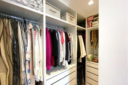 Apartamento à venda com 179m², 3 quartos e 2 vagas Apartamento à venda com 179m², 3 quartos e 2 vagasCloset da suíte 1