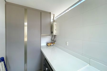 Apartamento à venda com 179m², 3 quartos e 2 vagas Apartamento à venda com 179m², 3 quartos e 2 vagasÁrea de Serviço