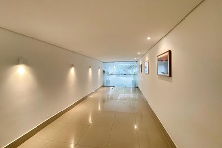 Apartamento à venda com 179m², 3 quartos e 2 vagas Apartamento à venda com 179m², 3 quartos e 2 vagasÁrea comum - Entrada