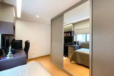 Apartamento à venda com 179m², 3 quartos e 2 vagas Apartamento à venda com 179m², 3 quartos e 2 vagasQuarto 3