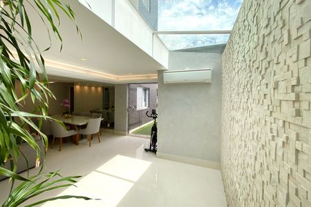 Apartamento à venda com 179m², 3 quartos e 2 vagas Apartamento à venda com 179m², 3 quartos e 2 vagasVaranda