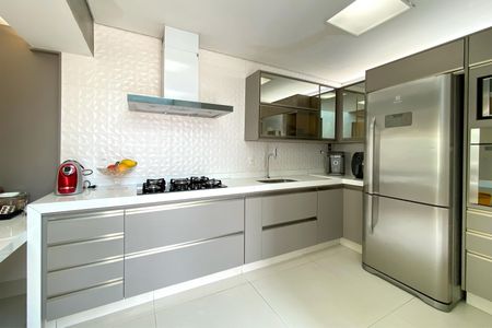 Apartamento à venda com 179m², 3 quartos e 2 vagas Apartamento à venda com 179m², 3 quartos e 2 vagasCozinha