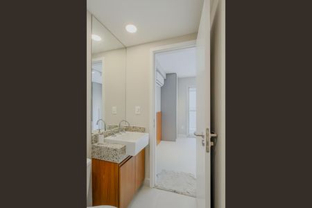 Banheiro de kitnet/studio para alugar com 1 quarto, 25m² em Pinheiros, São Paulo