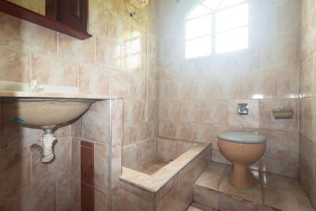 Casa para alugar com 60m², 2 quartos e 2 vagas Casa para alugar com 60m², 2 quartos e 2 vagasBanheiro