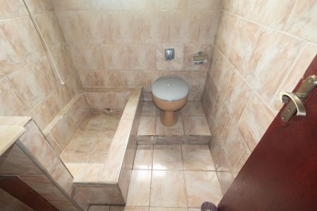 Casa para alugar com 60m², 2 quartos e 2 vagas Casa para alugar com 60m², 2 quartos e 2 vagasBanheiro