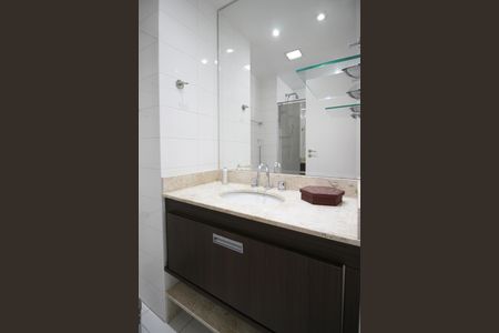 Apartamento para alugar com 74m², 2 quartos e 2 vagasBanheiro