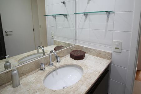 Apartamento para alugar com 74m², 2 quartos e 2 vagasBanheiro