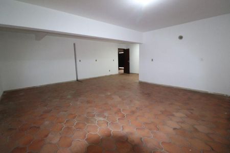 Casa à venda com 280m², 3 quartos e 10 vagas Casa à venda com 280m², 3 quartos e 10 vagasÁrea externa
