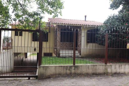 Casa à venda com 280m², 3 quartos e 10 vagas Casa à venda com 280m², 3 quartos e 10 vagasFachada