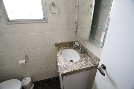 Banheiro de apartamento para alugar com 2 quartos, 60m² em Vila Nova Teixeira, Campinas