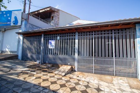 Casa para alugar com 250m², 3 quartos e 3 vagas Casa para alugar com 250m², 3 quartos e 3 vagasFachada