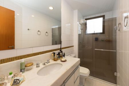 Apartamento para alugar com 111m², 3 quartos e 3 vagas Apartamento para alugar com 111m², 3 quartos e 3 vagasBanheiro da Suíte 01