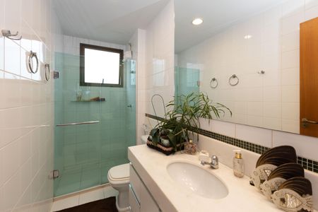 Apartamento para alugar com 111m², 3 quartos e 3 vagas Apartamento para alugar com 111m², 3 quartos e 3 vagasBanheiro 01