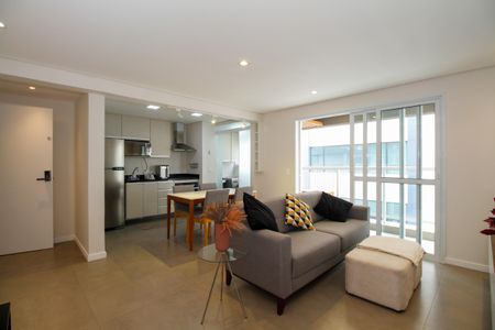 Sala e Cozinha de apartamento à venda com 1 quarto, 57m² em Vila Madalena, São Paulo