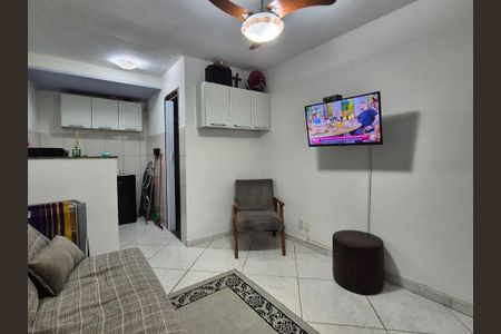 Sala  de kitnet/studio para alugar com 1 quarto, 39m² em Recreio dos Bandeirantes, Rio de Janeiro