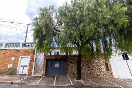 Casa à venda com 300m², 3 quartos e 2 vagasFachada