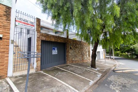 Casa à venda com 300m², 3 quartos e 2 vagasFachada