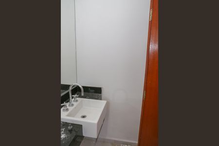 Casa para alugar com 200m², 3 quartos e 1 vaga Casa para alugar com 200m², 3 quartos e 1 vagaBanheiro da Edícula