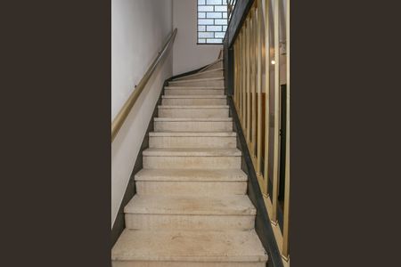 Escada de casa para alugar com 3 quartos, 200m² em Perdizes, São Paulo