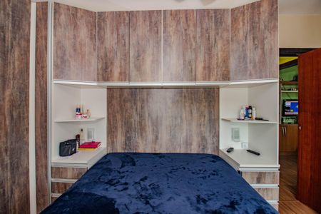 Quarto de apartamento à venda com 1 quarto, 43m² em Jardim Floresta, Porto Alegre
