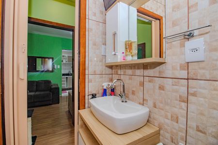 Banheiro de apartamento à venda com 1 quarto, 43m² em Jardim Floresta, Porto Alegre