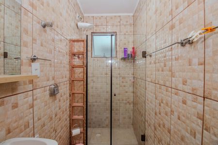 Banheiro de apartamento à venda com 1 quarto, 43m² em Jardim Floresta, Porto Alegre