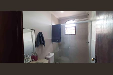 Casa à venda com 250m², 3 quartos e 2 vagasBanheiro dos Quartos