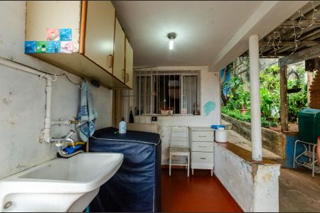 Casa à venda com 330m², 3 quartos e 2 vagas Casa à venda com 330m², 3 quartos e 2 vagasÁrea de serviço - Casa 1