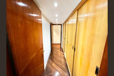 Apartamento para alugar com 220m², 3 quartos e 4 vagasCorredor