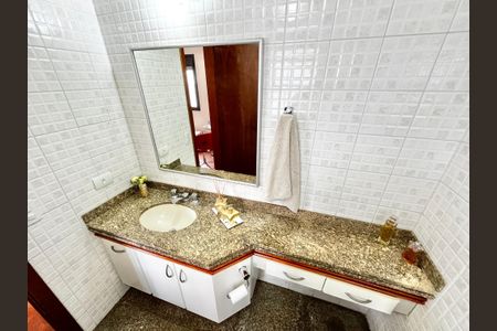 Apartamento para alugar com 220m², 3 quartos e 4 vagasBanheiro da Suíte 2
