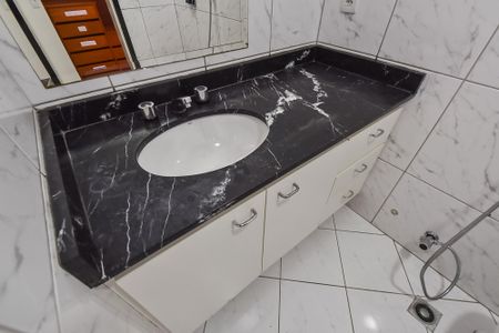 Apartamento à venda com 94m², 3 quartos e 2 vagas Apartamento à venda com 94m², 3 quartos e 2 vagasBanheiro da suíte
