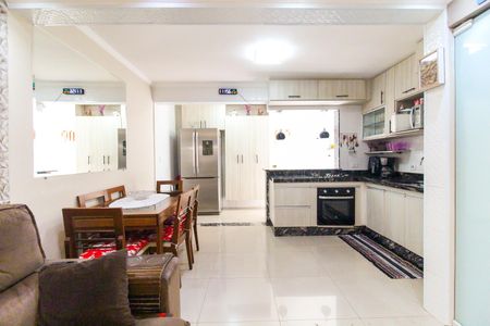 Casa de condomínio à venda com 117m², 2 quartos e 1 vagaSala/Cozinha