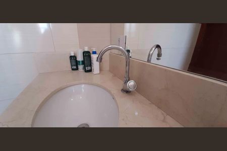 Casa à venda com 375m², 6 quartos e 7 vagas Casa à venda com 375m², 6 quartos e 7 vagasCasa 2 - Banheiro da Suíte 1