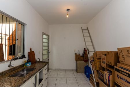 Casa à venda com 160m², 4 quartos e 2 vagasEdícula - Cozinha