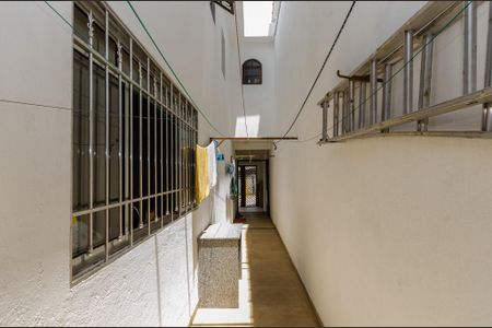 Casa à venda com 160m², 4 quartos e 2 vagasCorredor externo