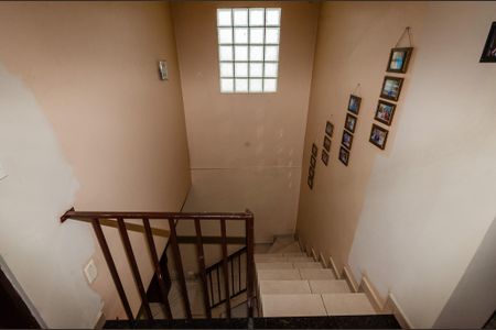 Casa à venda com 160m², 4 quartos e 2 vagasEscada