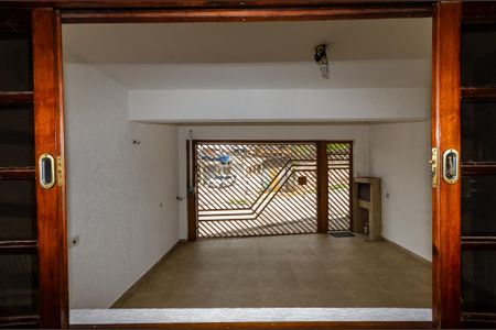 Casa à venda com 160m², 4 quartos e 2 vagasSala - Janela
