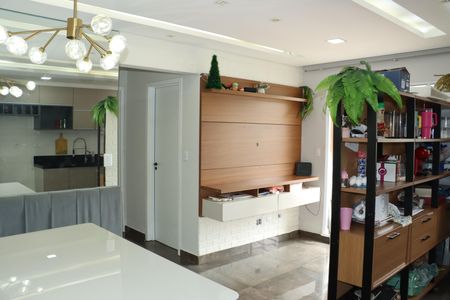 Apartamento para alugar com 2 quartos, 52m² em Jardim Mimas, Embu das Artes