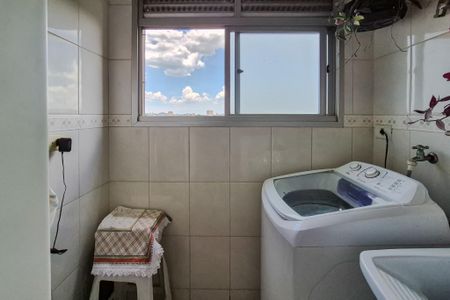 Apartamento à venda com 66m², 3 quartos e 1 vagaÁrea de Serviço