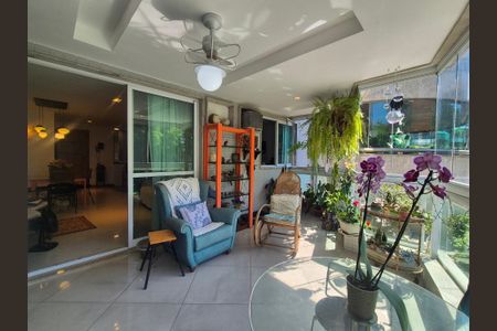 Apartamento à venda com 114m², 2 quartos e 2 vagas Apartamento à venda com 114m², 2 quartos e 2 vagasVaranda