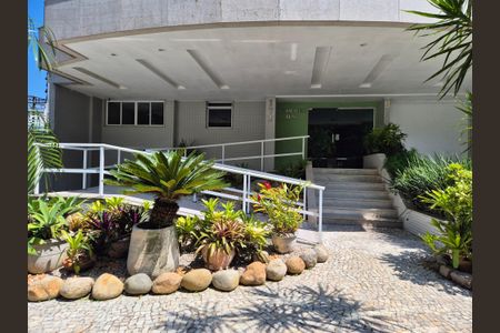 Apartamento à venda com 114m², 2 quartos e 2 vagas Apartamento à venda com 114m², 2 quartos e 2 vagasEntrada