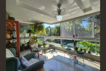 Apartamento à venda com 114m², 2 quartos e 2 vagas Apartamento à venda com 114m², 2 quartos e 2 vagasVaranda