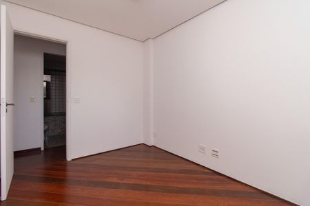 Apartamento à venda com 164m², 4 quartos e 2 vagasQuarto 1