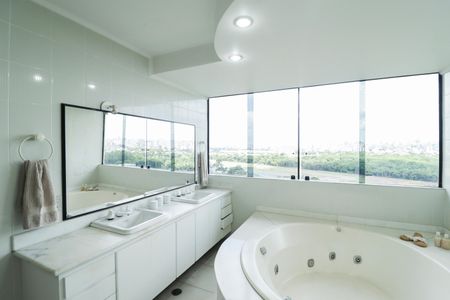 Casa à venda com 517m², 4 quartos e 4 vagas Casa à venda com 517m², 4 quartos e 4 vagasBanheiro da Suíte 2