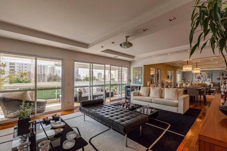 Apartamento à venda com 240m², 4 quartos e 4 vagasFoto 01