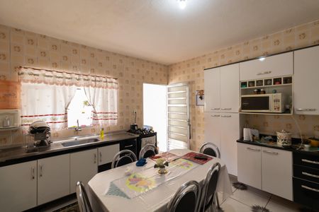 Casa para alugar com 300m², 2 quartos e 2 vagasCozinha