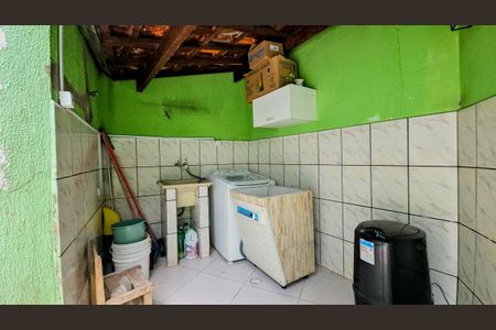 Casa à venda com 70m², 3 quartos e 2 vagasQuintal e área de serviço