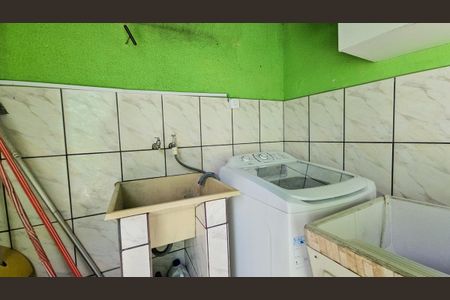 Casa à venda com 70m², 3 quartos e 2 vagasQuintal e área de serviço